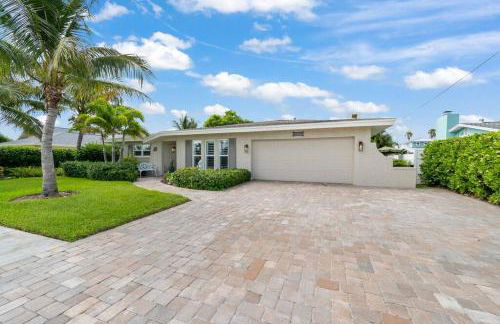 Waterfront Oasis with Private Heated Pool & Dock - Foto 34