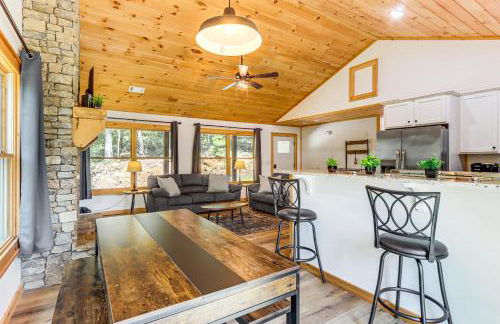 McCaysville Cabin Fire Pit, BBQ and More! - Foto 7