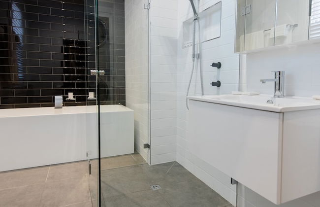 Bespoke On Main - Photo 7