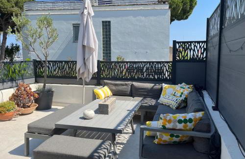 Magical Villa with Secluded Garden - Beach, Port & Centre - Photo 12