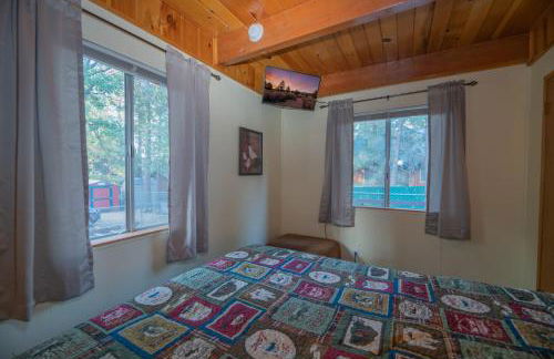 Far Enough Cabin - Chalet style cabin, walking distance to the trails! Foosball table! - Foto 20