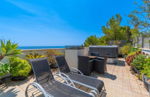 Can Ema, villa moderna con piscina frente al mar - Photo 35