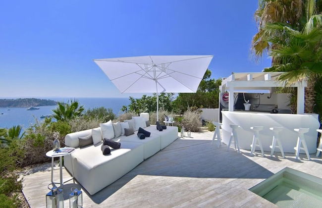 Striking Villa With Terraced Garden - Foto 32