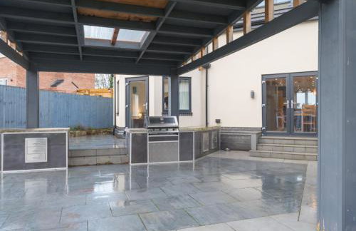 Modern 4-Bed Home Spacious & Comfortable - Pass the Keys - Foto 52