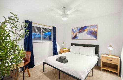 5-BD 2 5-BA Modern Retreat w Games & Hot Tub - Foto 23