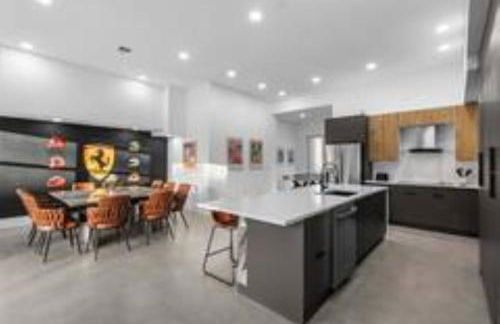 Unique Private Racing Track Villa in Miami Cinema - Foto 4