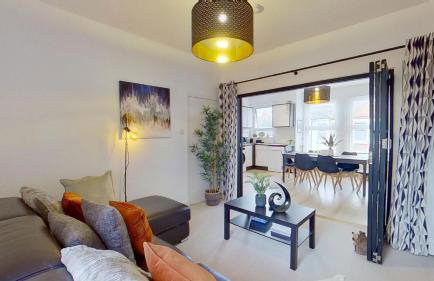 Chic Apartment with Sofa Bed & Netflix - Photo 1