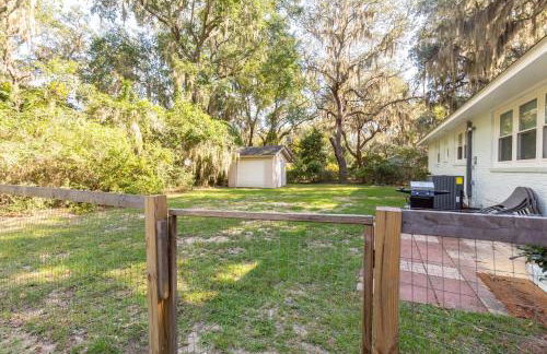Refinished 3-BR Lowcountry Retreat - Foto 26