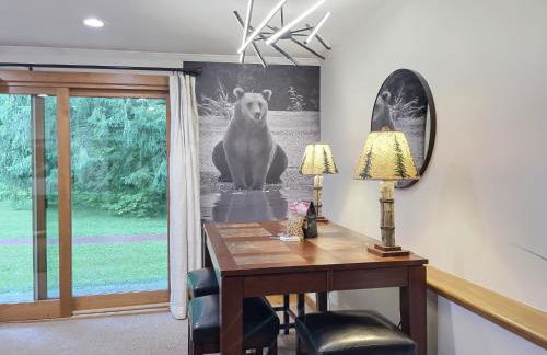 CozyDen - AC, Grill, Bike to Mountain, Porch! - Foto 2