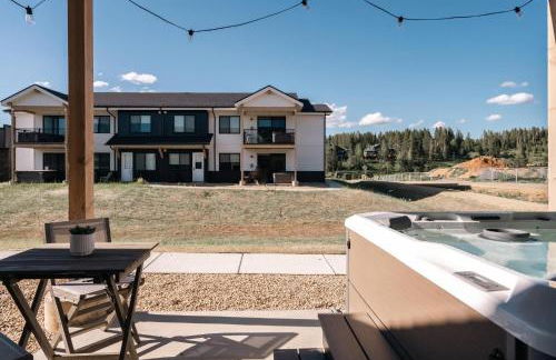 New Luxe Condo - Hot Tub - Minutes to WP! - Fraser - Foto 33