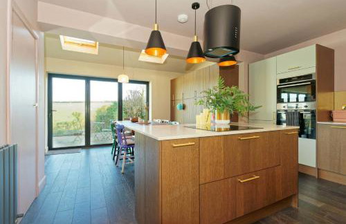 Kent Downs Cottage Modern Family Retreat near Canterbury - Photo 1