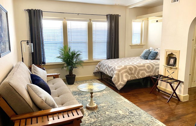 Evie's apartment - Photo 71