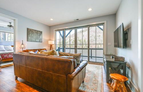 Direct Lake Access and Fire Pit Tuckasegee Cottage! - Foto 17