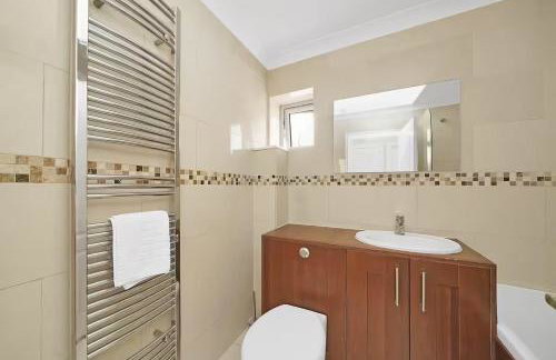 Spacious home in private estate - Foto 17