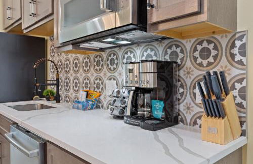 Red Brick Hideaway | JZ Vacation Rentals - Photo 16