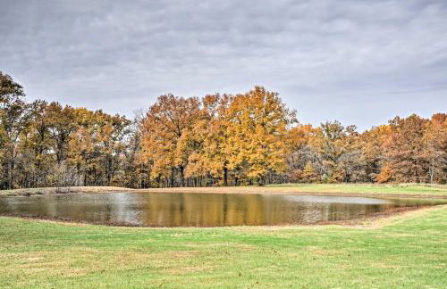 Lakefront Columbia Cabin with Porch and Shared Dock - Foto 2