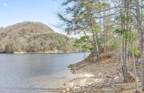 Direct Lake Access and Fire Pit Tuckasegee Cottage! - Foto 28