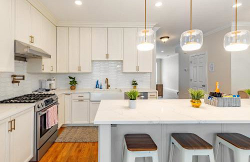 Windy City Getaway - 3BR 2BA Chicago Townhouse home - Photo 22