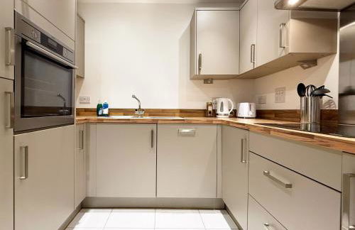 Laura's modern 1 bed apartment in Wimbledon - Foto 43