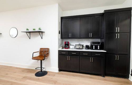 Fenced Yard - Fire Pit - Gated Parking - Workspace - Foto 19