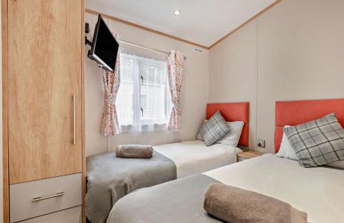 Vivian Lodge 2 Bedroom New Forest Holiday Home Hoburne Bashley - Foto 29