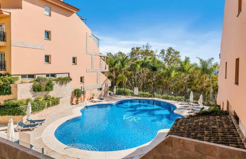 Luxury seaview apartment in Marbella located in a secure gated community with swimming pool and large terrace Perfect for families visiting Marbella and Puerto Banús - Foto 54
