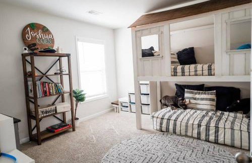 The Grand 5BR Retreat --15 mins to Greenville - Foto 8