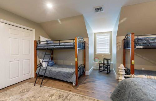 The Queen Place - Updated-Private Backyard - Foto 10