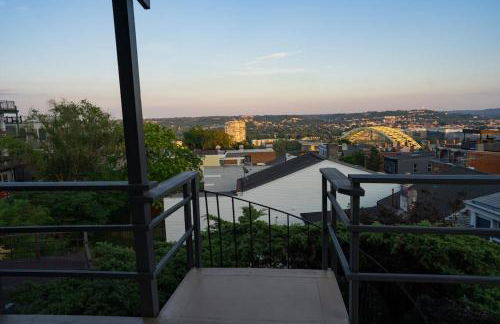 Mt Adams Lookout with Best City View and Parking - Foto 27