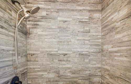 Peaceful Retreat with Yard 2 Mi to Pewaukee Lake! - Foto 18