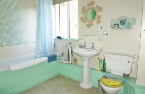 Lovely Cornish cottage in small village setting - Photo 11