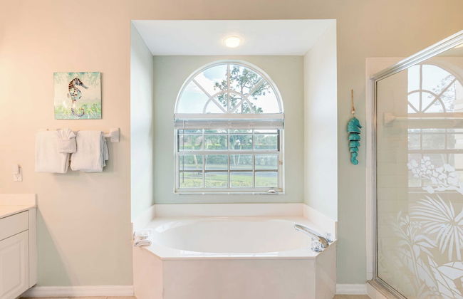 Private Pool, Pond Views, & Bonus Lounge in Gated Naples Community Drive to Dining & Sand - Foto 20