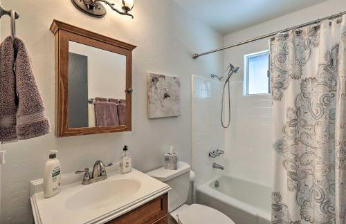 Deck with Wooded Views Rustic-Chic Prescott Cabin! - Foto 14