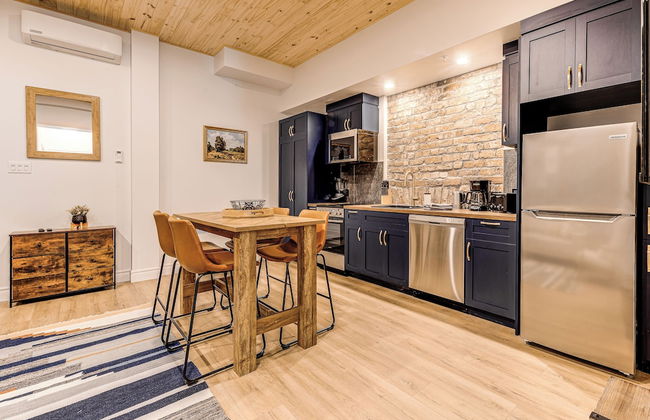 Historic Two Bedroom Facing Parliament - Photo 7