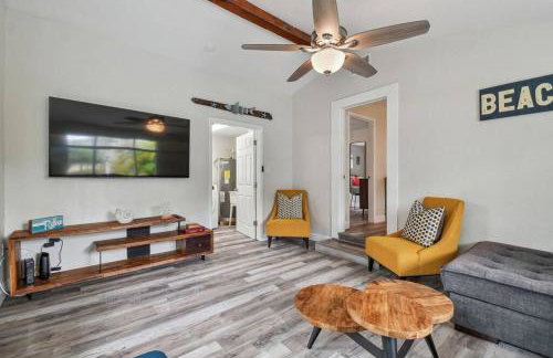 Family Friendly Beach Escape - Modern Retreat near Beaches - Sleeps 6 - Fast WiFi - Foto 17