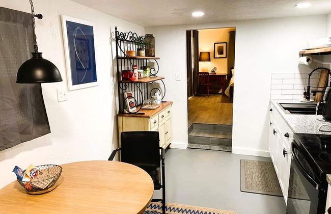 Rustic Gem 5min-asian District Full Kitchen - Photo 7