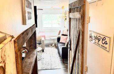 Resort- Indoor Pool, Hottub, Sauna, Gameroom - Cozy Studio-Near Slopes and Oz - Foto 8