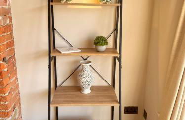 Charming Surrey Cottage perfect for Autumn or Winter gatherings - Photo 24