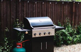 Large Country House with Hot Tub, Pool Table, and Log Burner - Photo 17