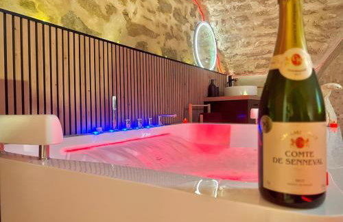 Secret LoveRoom - SpaBalnéo, Lit King Size, CLIM, Chic, calme et discret, 2 personnes - Foto 15