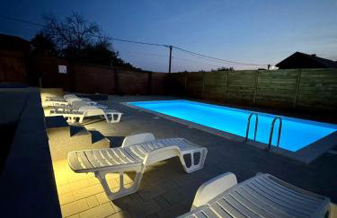 Natura Lux Holiday House with Pool and Jacuzzi - Foto 28