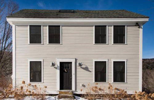 Go Skiing or Hiking from an Enchanting, Light-Filled Home - Foto 16