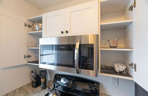 Modern Chic Getaway - Sleeps 11 - Palmwavestays - Foto 21