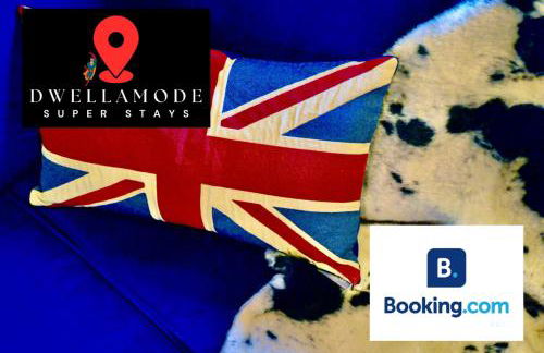 5 Bedroom House - DISC0UNTS - Parking, Contractors, Group, Family - Foto 1