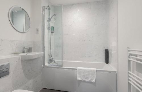 Lovely Home Near Canal, Park, & Central MK - Photo 18