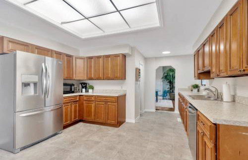 Huge 8BR wHTD Pool Ensuites Games Near Beach - Foto 32