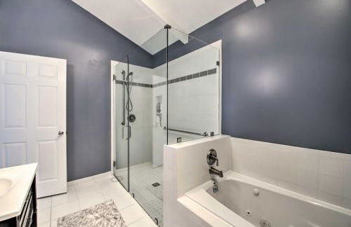 Benton Harbor Lake House with Dock and Fire Pit! - Foto 17