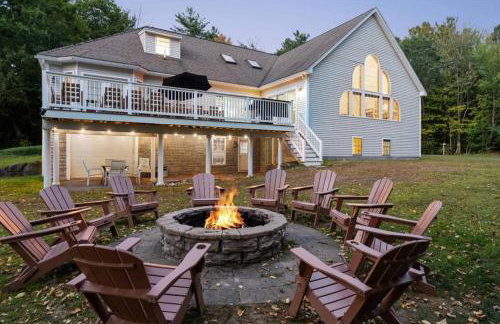 White Mountain Retreat with Theater, Fire Pit, Game Room and River Access - Foto 52