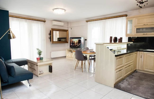 Elegant & Spacious Apt. with Sea View - Photo 17