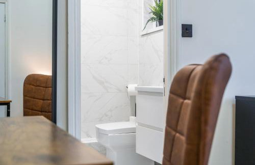 Stylish Apartment in Central London with Parking - Foto 20